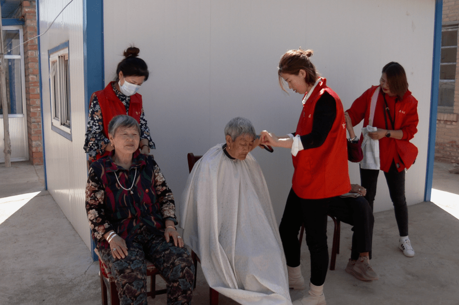 2024最新奧馬免費(fèi)資料生肖卡,時代資料解釋落實_專屬款38.672